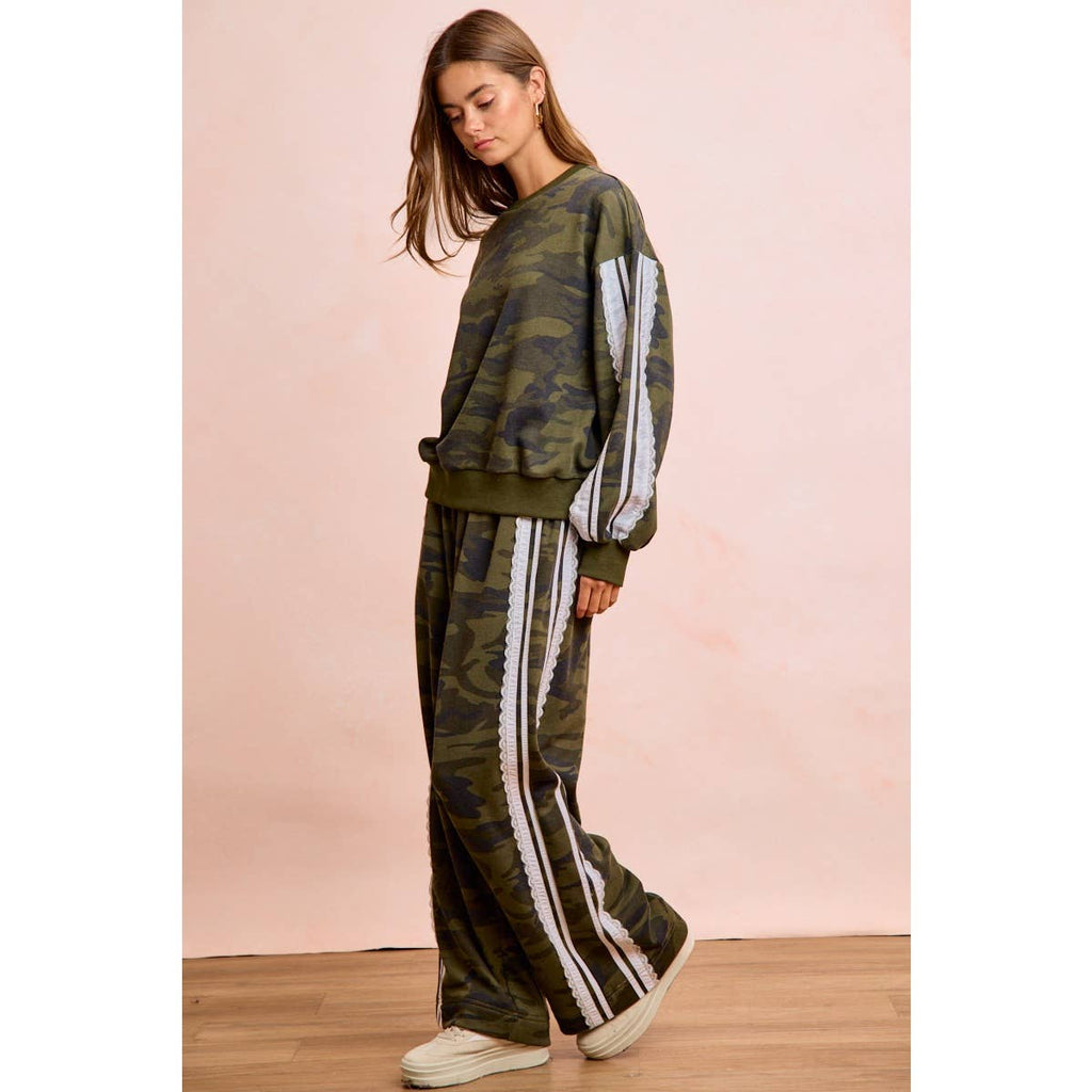 CAMOUFLAGE FRENCH TERRY LACE CONTRAST SWEATPANTS