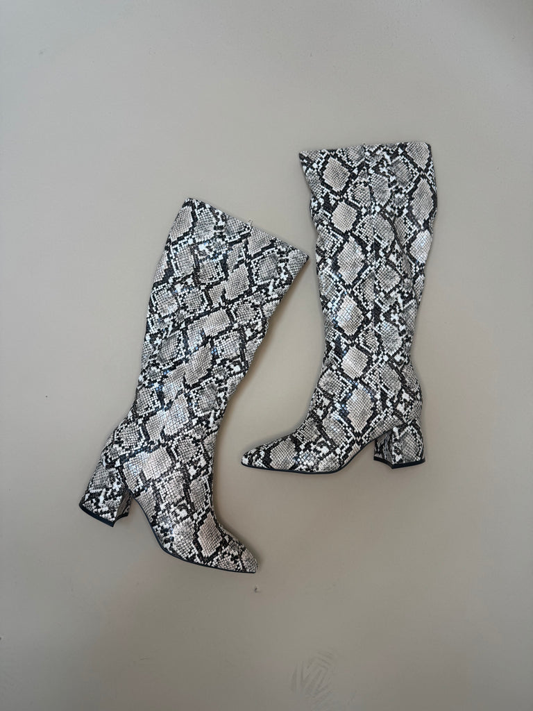 Venom Snake Print Boots