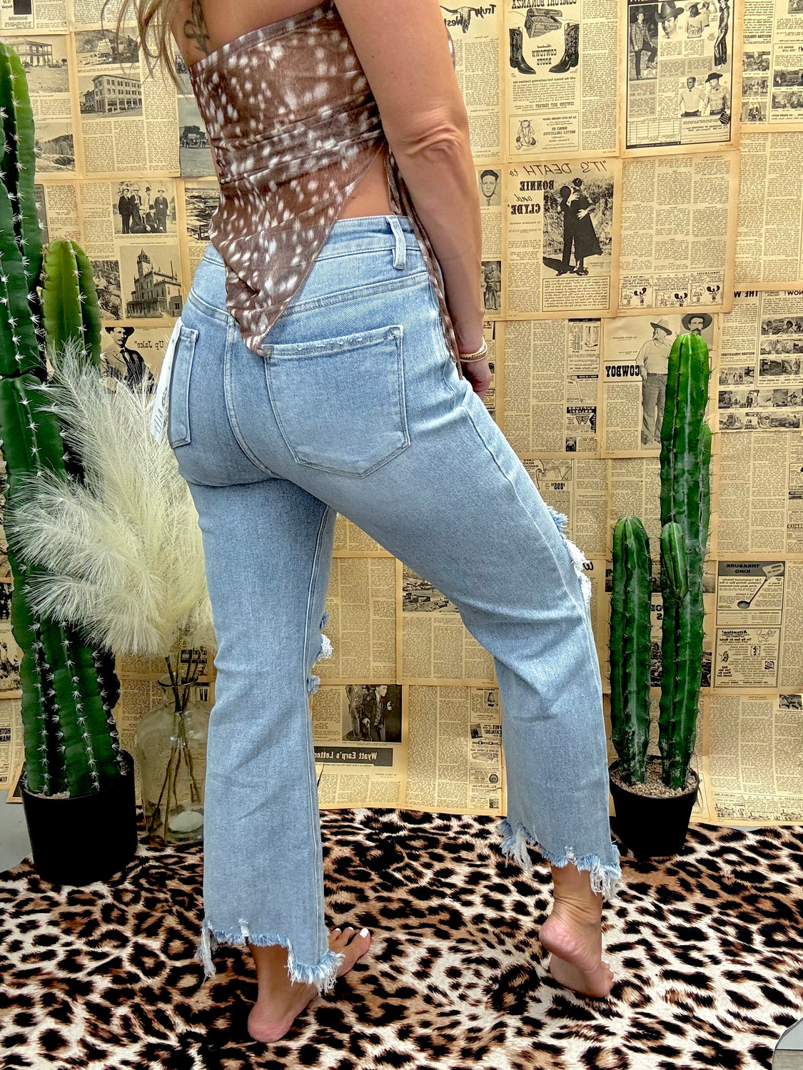Lennon Crop Distressed Risen Jeans